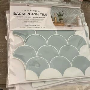 Peel and Stick Scalloped / Mermaid Scale Backsplash Tile
